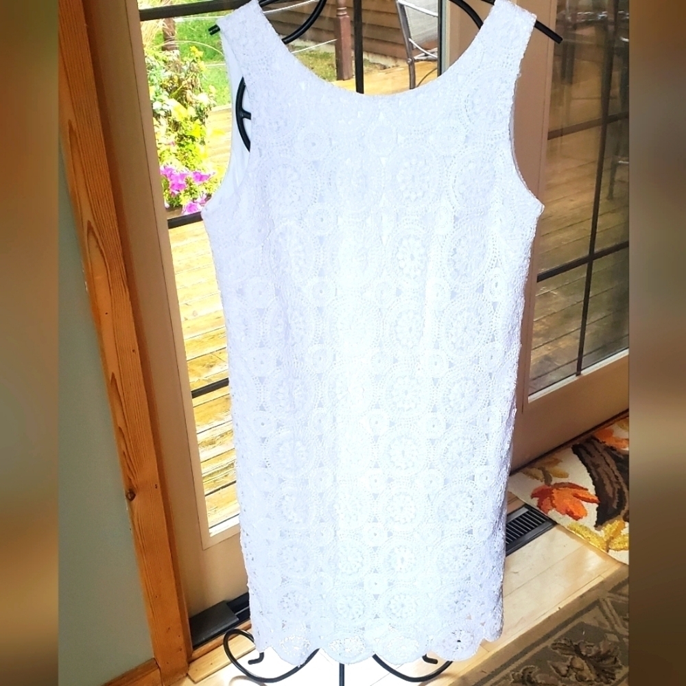 Talbots White Crochet Lace Medallion Sleeveless Shift Dress Womens 12 Scalloped